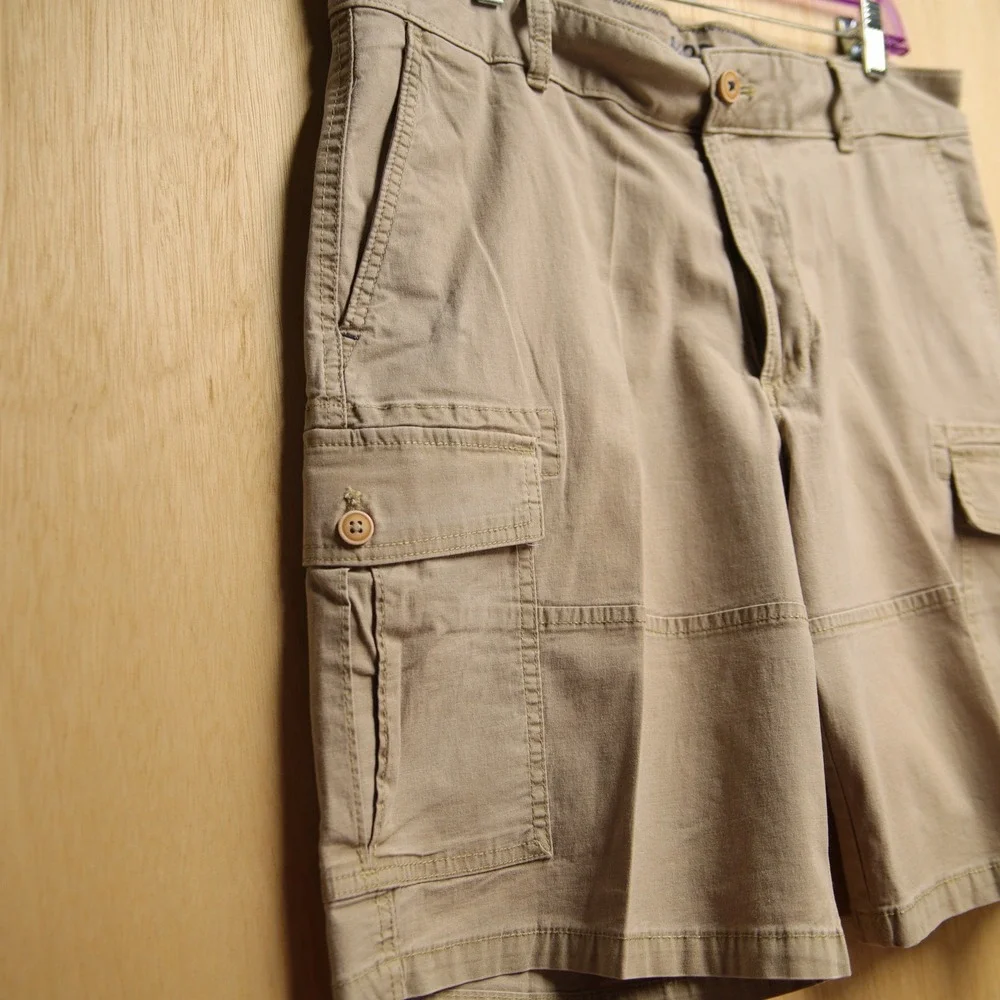 Izod Saltwater Stretch Mens Cargo Shorts Tan 34 Waist 10.5 Inseam Flat Front